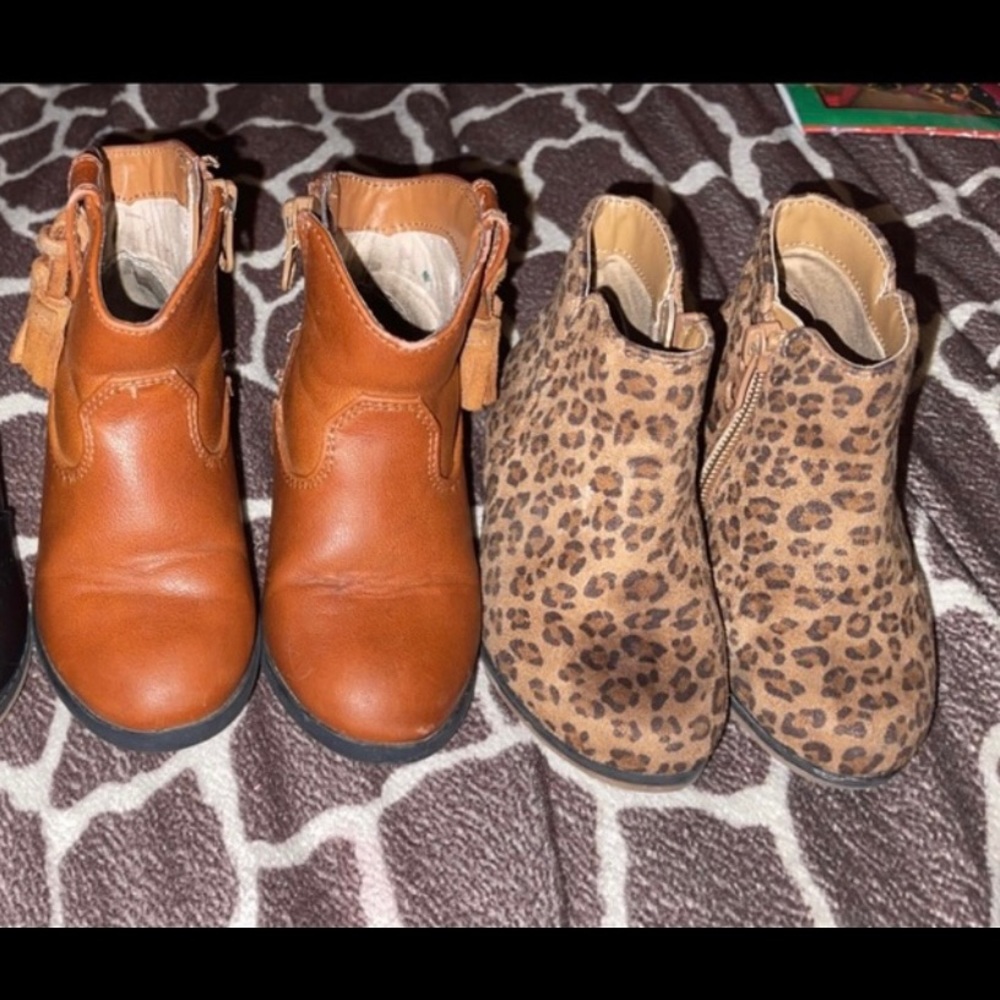 Toddler girl Cat & Jack booties! Set of 2! Size 7! Gently used